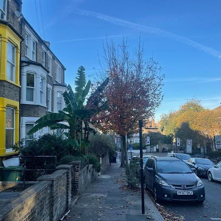 Self-Contained Flat On The 2Nd Floor You Will Share With One Other Guest, In A Family House 2 Minutes Walk From Tufnell Park Station 2Nd Floor With Stairs Londen Buitenkant foto