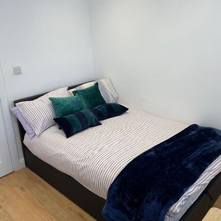 Self-Contained Flat On The 2Nd Floor You Will Share With One Other Guest, In A Family House 2 Minutes Walk From Tufnell Park Station 2Nd Floor With Stairs Londen Buitenkant foto