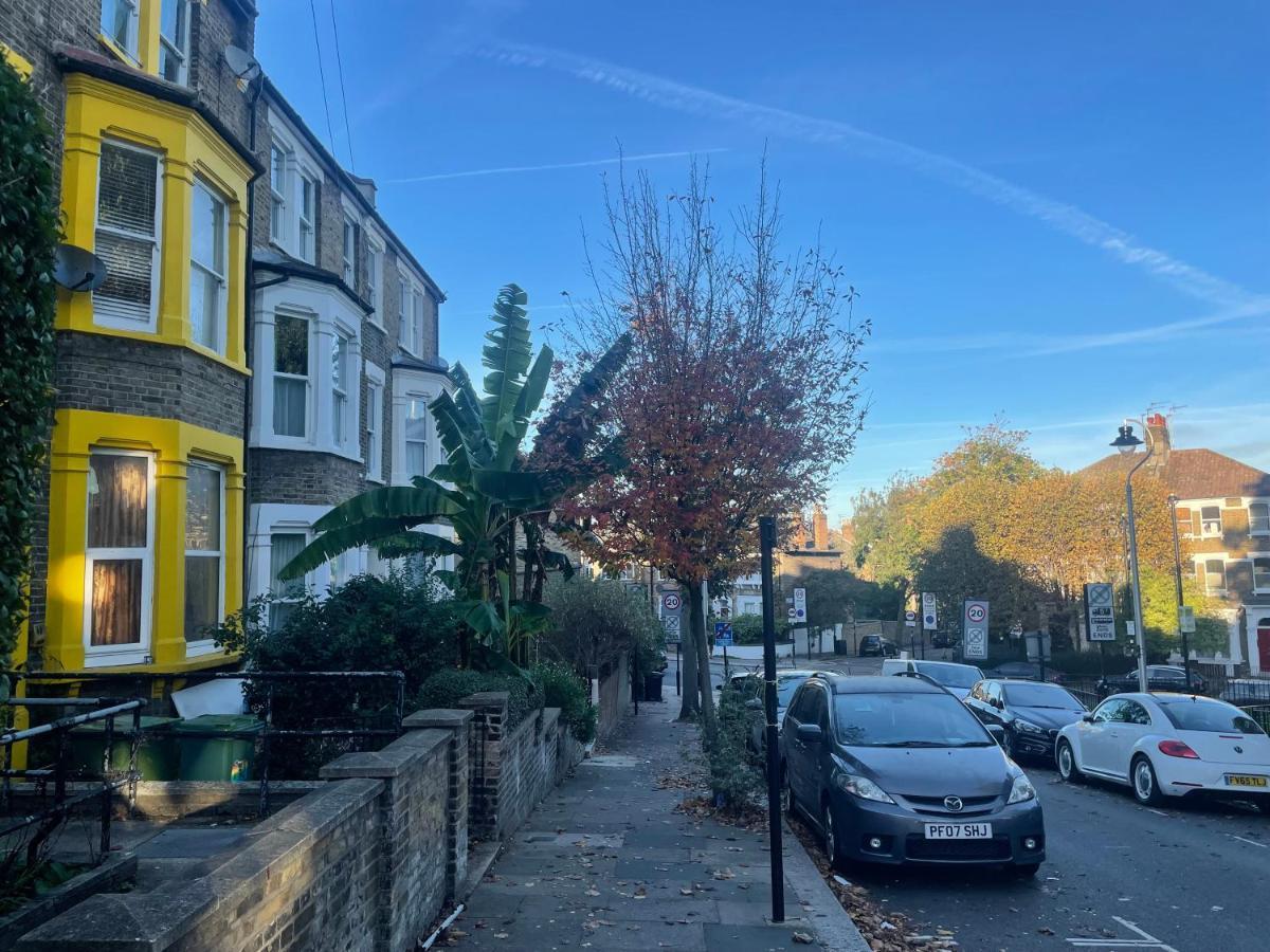Self-Contained Flat On The 2Nd Floor You Will Share With One Other Guest, In A Family House 2 Minutes Walk From Tufnell Park Station 2Nd Floor With Stairs Londen Buitenkant foto