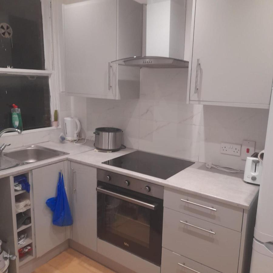 Self-Contained Flat On The 2Nd Floor You Will Share With One Other Guest, In A Family House 2 Minutes Walk From Tufnell Park Station 2Nd Floor With Stairs Londen Buitenkant foto