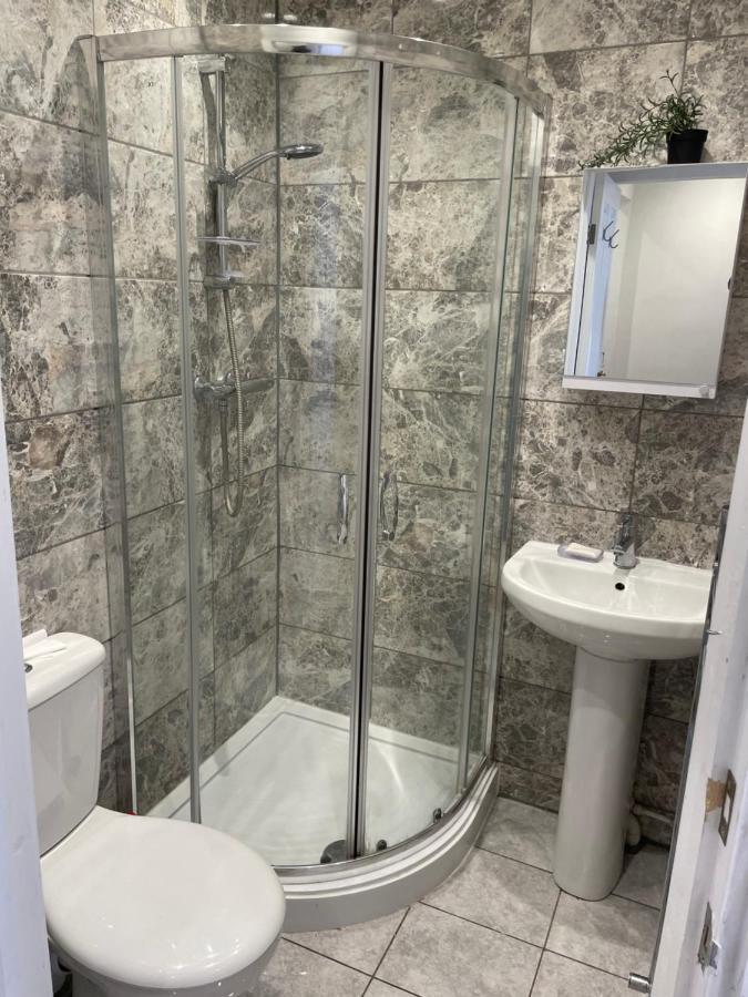 Self-Contained Flat On The 2Nd Floor You Will Share With One Other Guest, In A Family House 2 Minutes Walk From Tufnell Park Station 2Nd Floor With Stairs Londen Buitenkant foto
