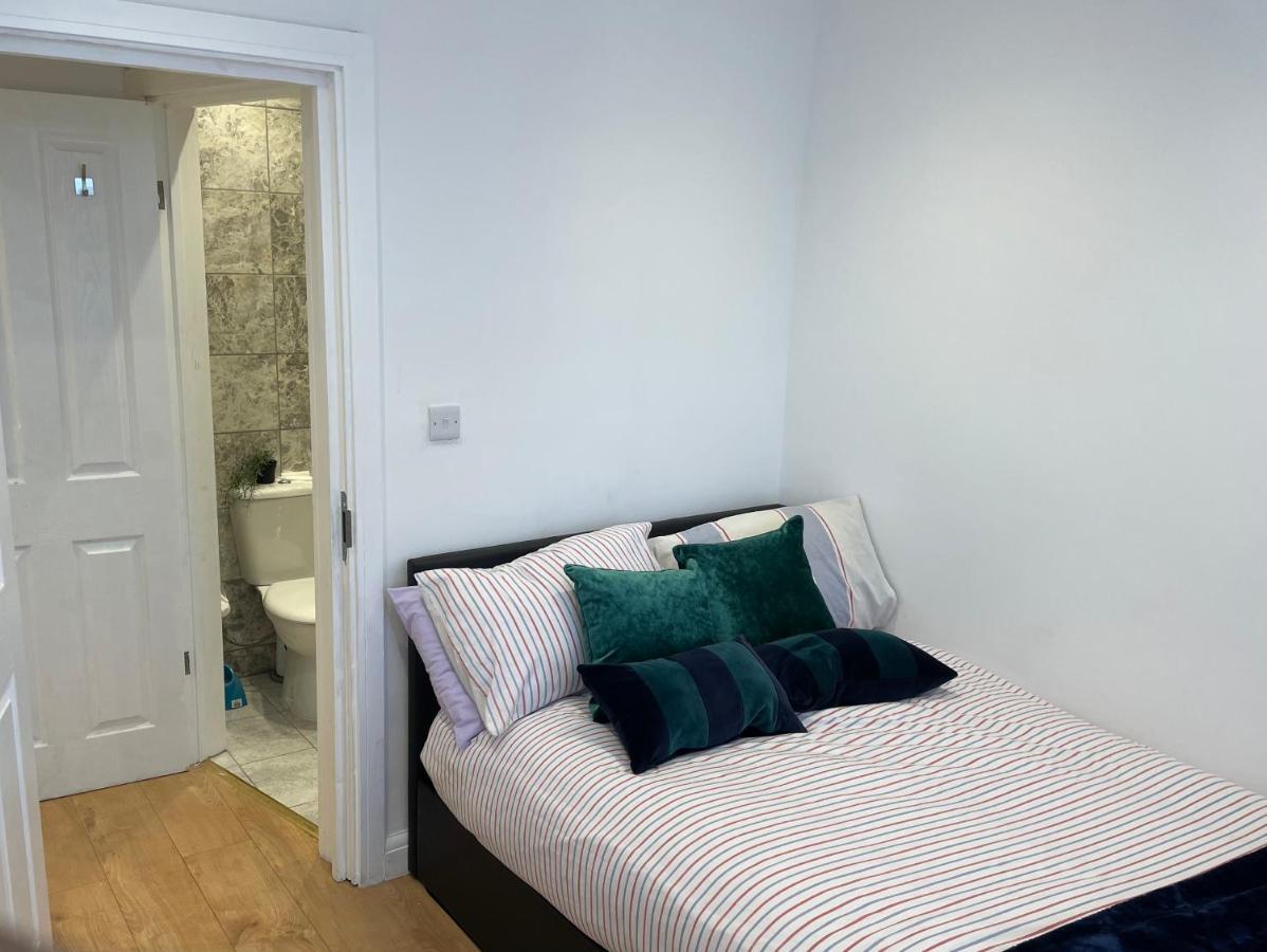 Self-Contained Flat On The 2Nd Floor You Will Share With One Other Guest, In A Family House 2 Minutes Walk From Tufnell Park Station 2Nd Floor With Stairs Londen Buitenkant foto