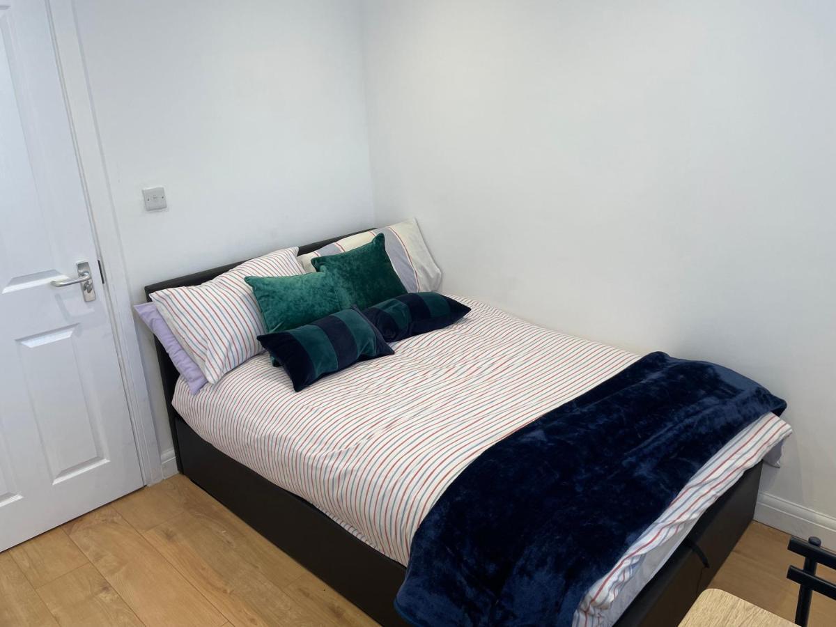 Self-Contained Flat On The 2Nd Floor You Will Share With One Other Guest, In A Family House 2 Minutes Walk From Tufnell Park Station 2Nd Floor With Stairs Londen Buitenkant foto