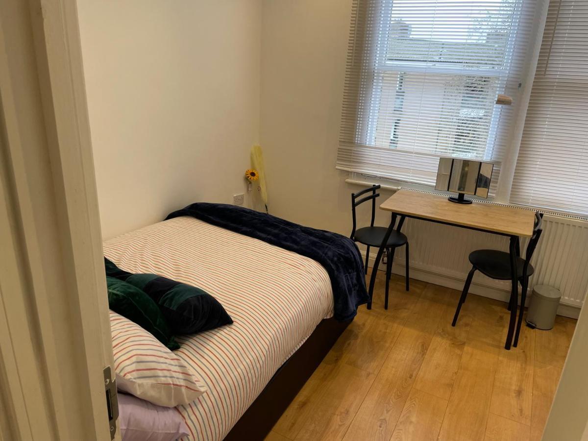 Self-Contained Flat On The 2Nd Floor You Will Share With One Other Guest, In A Family House 2 Minutes Walk From Tufnell Park Station 2Nd Floor With Stairs Londen Buitenkant foto