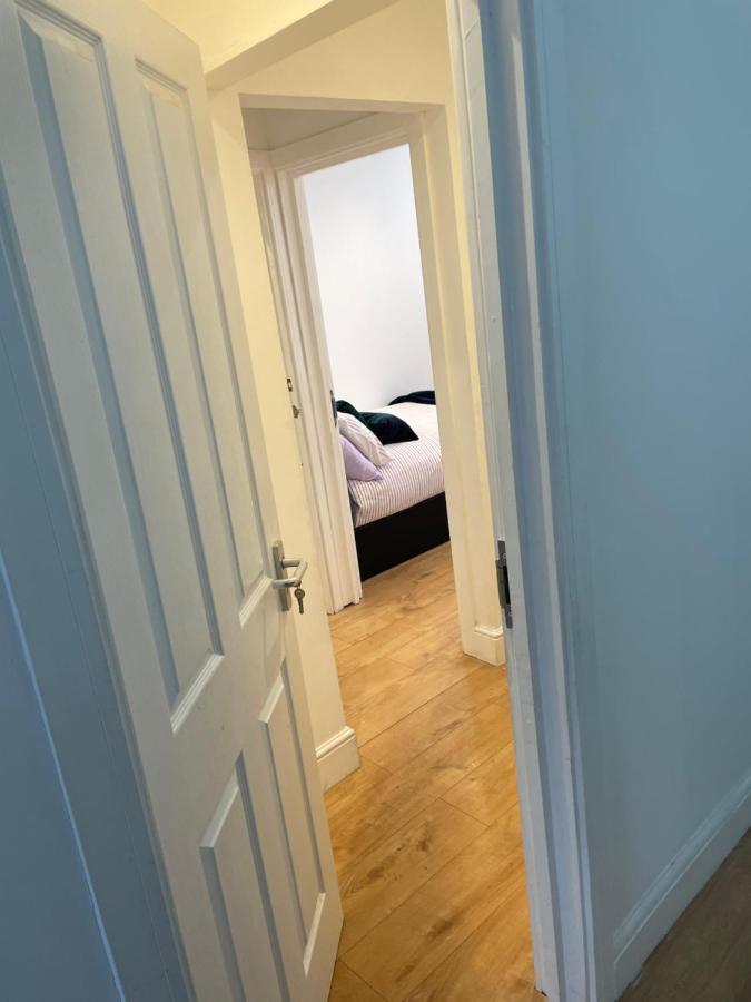 Self-Contained Flat On The 2Nd Floor You Will Share With One Other Guest, In A Family House 2 Minutes Walk From Tufnell Park Station 2Nd Floor With Stairs Londen Buitenkant foto