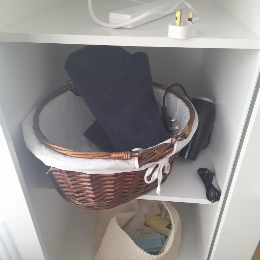 Self-Contained Flat On The 2Nd Floor You Will Share With One Other Guest, In A Family House 2 Minutes Walk From Tufnell Park Station 2Nd Floor With Stairs Londen Buitenkant foto
